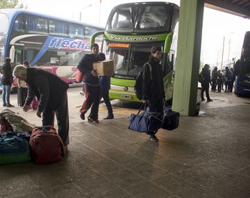 Tres choferes que llevaban chicos a Bariloche estaban drogados