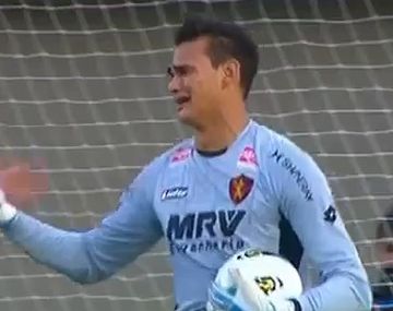 Increíble: atajó un penal y se largó a llorar como un nene