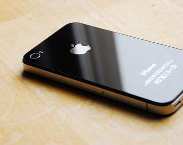 ¿Cuánto sale comprar un iPhone acá y en el exterior?