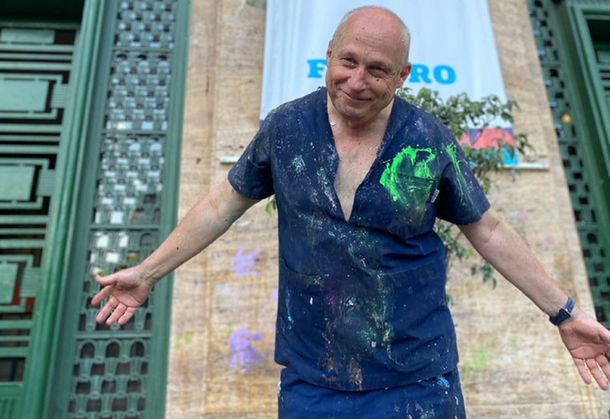 El viral bueno del día: se recibió de médico a los 64 y lo felicitan todos