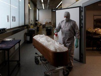 Empleados de funerarias se niegan a retirar cuerpos de fallecidos por coronavirus