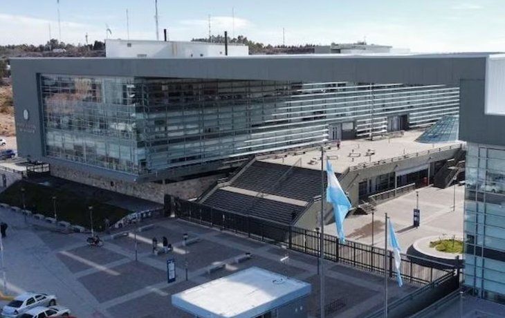 Investigan el hallazgo de restos óseos en un contenedor de residuos en Cutral-Co, provincia de Neuquén