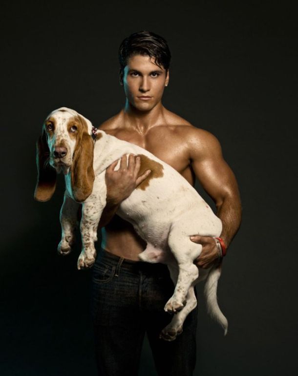 ¡Que cachorritos! Modelos posan junto a perros rescatados para juntar fondos