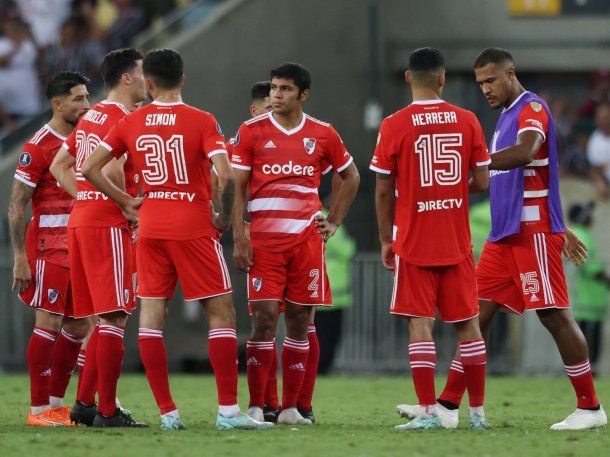 Un River golpeado vuelve al país y ya piensa en lo que viene: el Superclásico con Boca