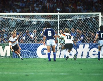 Anotó el gol que le dio la tercera Copa del Mundo a Alemania, pero luego de su retiro debió limpiar baños.