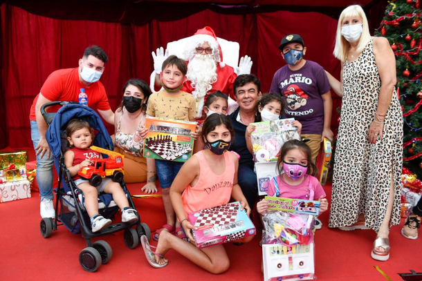 Fernando Espinoza: Llegó Papá Noel a La Matanza para cumplirle el sueño a nuestros niños