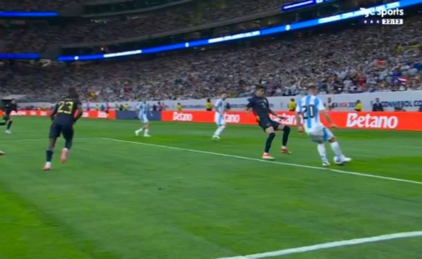 El tremendo caño de Alexis Mac Allister en el Argentina vs Ecuador por Copa América