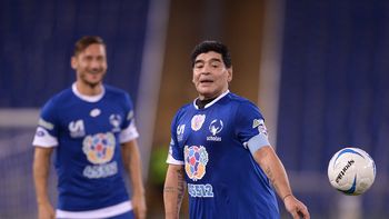 Maradona y Totti, en el Partido por la Paz Maradona y Totti, en el Partido por la Paz
