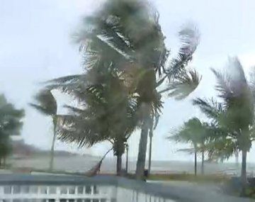 La tormenta Elsa se convierte de nuevo en huracán al acercarse a Florida
