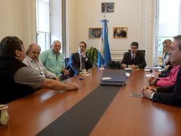 scioli y capitanich se reunieron para intentar destrabar el conflicto en gestamp scioli y capitanich se reunieron para intentar destrabar el conflicto en gestamp