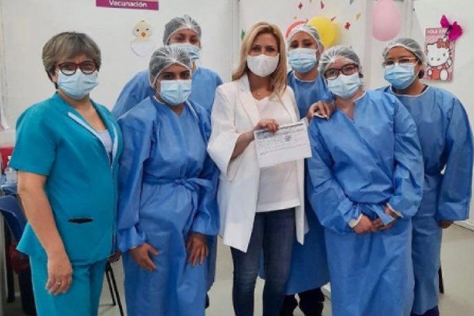 Fabiola Yañez recibió la segunda dosis de la vacuna contra el coronavirus