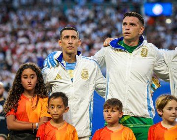 El mensaje de Dibu Martínez a Di María tras su gol a Boca en el MdC