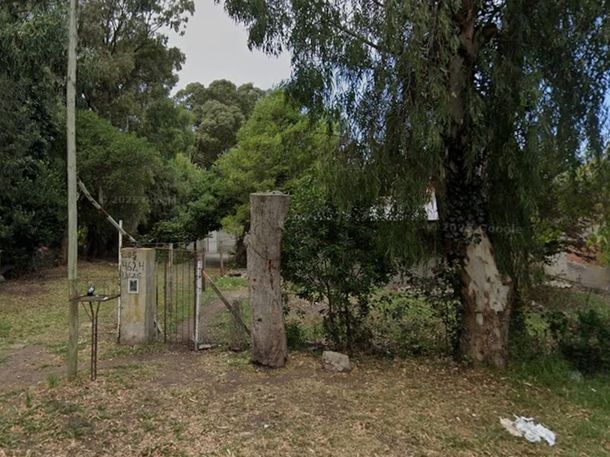 Brecciaroli se encontraba en la vereda cuando los atacantes pasaron y, sin mediar palabra, abrieron fuego. Brecciaroli se encontraba en la vereda cuando los atacantes pasaron y, sin mediar palabra, abrieron fuego.
