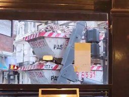 Así se llevaban los dos volquetes con piedras luego de la represión a militantes