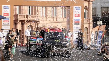 arranco el dakar: gran desfile desde tecnopolis a la plaza de mayo arranco el dakar: gran desfile desde tecnopolis a la plaza de mayo