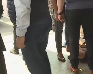 Tensión en Mar del Plata con Milei: detuvieron a un joven por golpear su camioneta