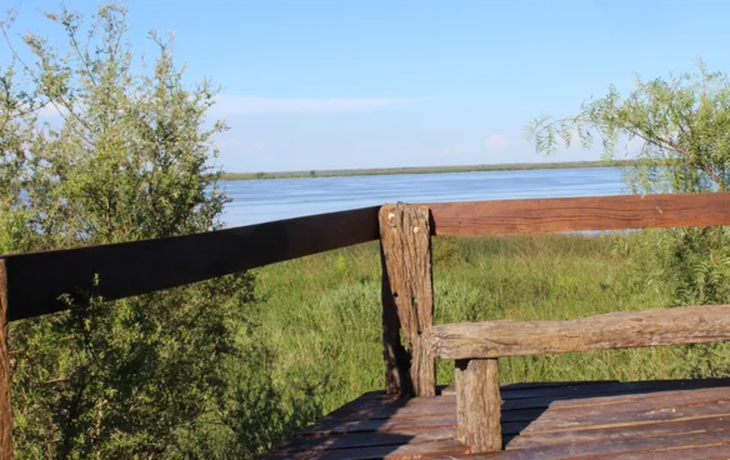 El pueblo con senderos naturales, con costanera al río Paraná y súper tranquilo.