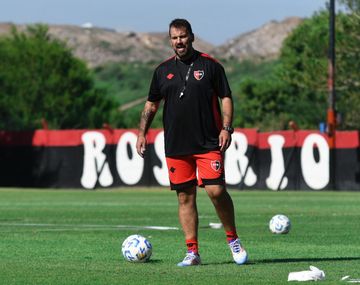 Cristian Fabbiani dirigió su primer entrenamiento con Newells: las imágenes