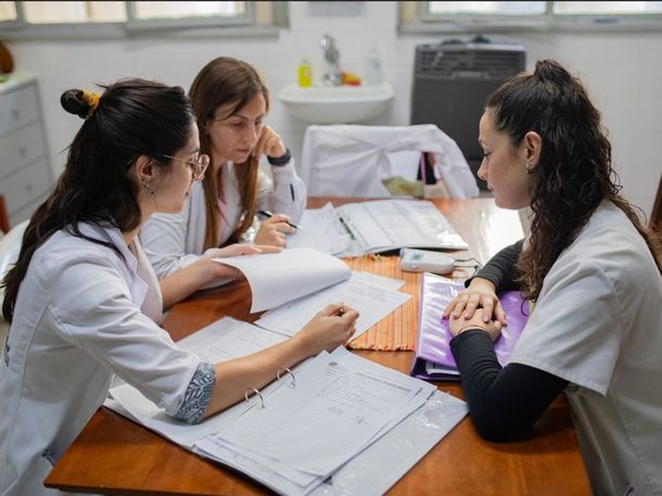Bocharon a 141 postulantes a residencias médicas: más de la mitad de los casos investigados