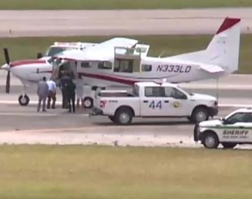 Piloto improvisado logra el milagro: aterrizar un avión sin tener idea