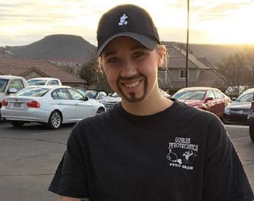 Se disfrazó de hombre para ir con su hijo al Día del padre