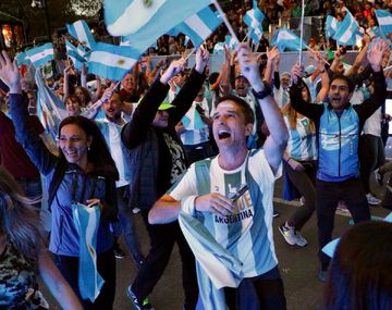 Maratón de Nueva York: los argentinos correrán con la camiseta albiceleste  y una cinta de luto