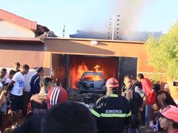 Una avioneta se cayó el techo de una casa en Brasil: hay cinco muertos