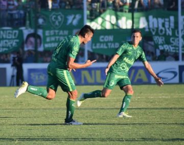 Balboa celebra su gol, el segundo de Sarmiento