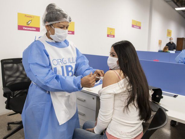 Santa Fe: habilitaron la vacunación libre del segundo refuerzo de la vacuna contra el coronavirus