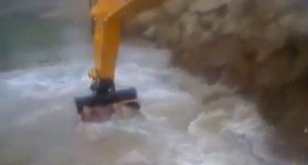 VIDEO: Un parque acuático improvisado en Rusia