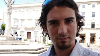 Facundo Rico fue encontrado sin vida sobre un charco de sangre en su departamento del barrio Las Tablas, en Madrid. Facundo Rico fue encontrado sin vida sobre un charco de sangre en su departamento del barrio Las Tablas, en Madrid.