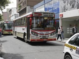 Insólito: 20 hombres secuestraron un colectivo para ir al funeral de un amigo