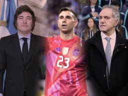 daniel scioli comparo a javier milei con el dibu martinez: le toca atajar todas las que le tiran daniel scioli comparo a javier milei con el dibu martinez: le toca atajar todas las que le tiran