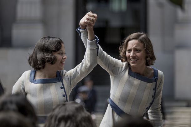 La caótica película española sobre gangsters y anarquistas que está teniendo éxito en la plataforma