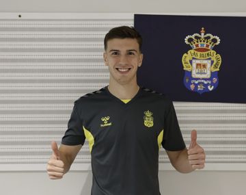 Maxi Perrone dejó el City y es nuevo jugador de Las Palmas