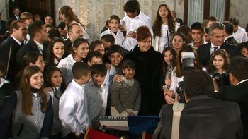 el momento que emociono a cristina en la cena de las ffaa el momento que emociono a cristina en la cena de las ffaa