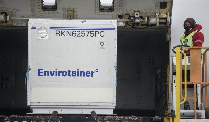 Qué vacunas llegarían a la Argentina gracias al DNU