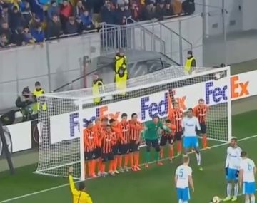Pasó de todo: la insólita jugada durante un partido en Ucrania