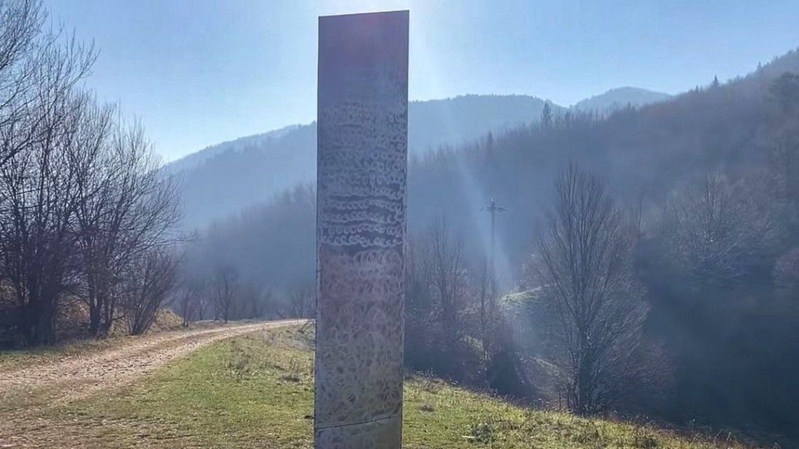 ¿Marketing o misterio? El monolito de Utah reapareció en Rumania