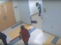 Revelan el video de la golpiza a un nene que después se suicidó Revelan el video de la golpiza a un nene que después se suicidó