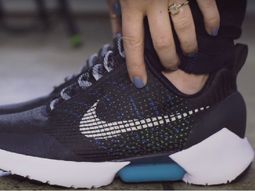 Conocé las zapatillas que se atan solas
