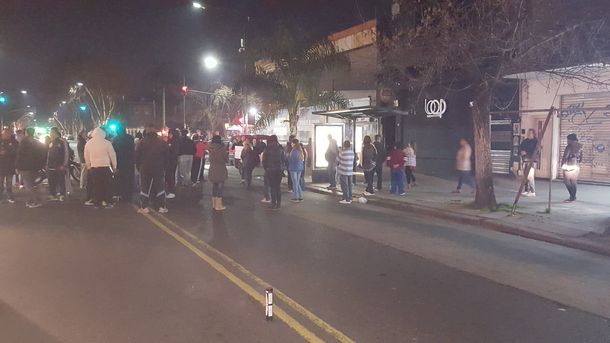 Familiares y amigos de Rocío Artigas atacaron el boliche donde estuvo la noche antes de morir