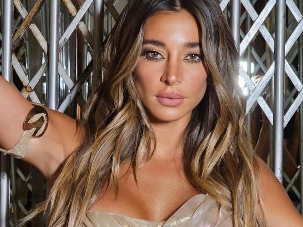 Sol Pérez apuesta a la microbikini bicolor para este verano