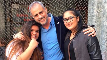 Jorge Rial y sus hijas Morena y Rocío, agredidas. Jorge Rial y sus hijas Morena y Rocío, agredidas.