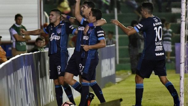Festejo de Atlético Tucumán ante Oriente Petrolero