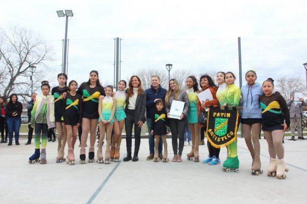 Fernando Gray y Tolosa Paz inauguraron un playón deportivo en El Jagüel
