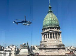 Un helicóptero sobrevoló el Congreso de la Nación en medio de un simulacro de la Policía Federal