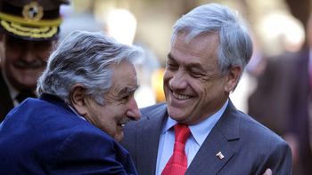 José Mujica volvió a homenajear a Sebastián Piñera. José Mujica volvió a homenajear a Sebastián Piñera.