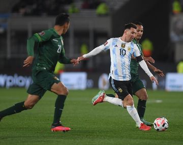 Caño y zurdazo: otro golazo de Messi frente a Bolivia