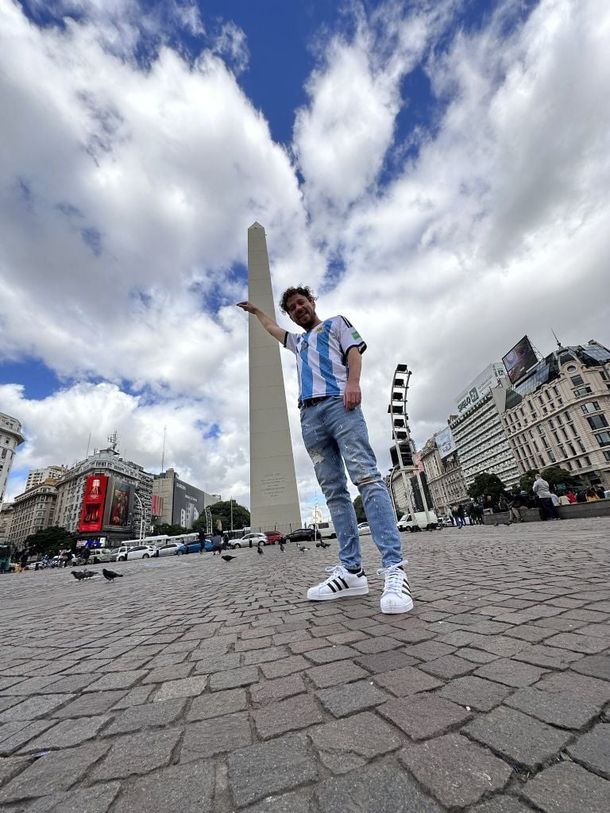 Luisito Comunica llegó a Buenos Aires y protestó por el dólar